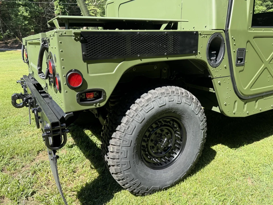 2010 Hummer HMMWV - Image 13 of 31
