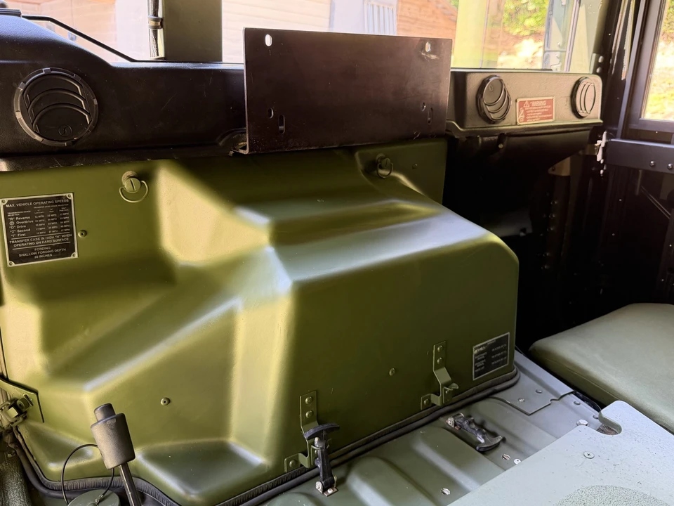 2010 Hummer HMMWV - Image 26 of 31