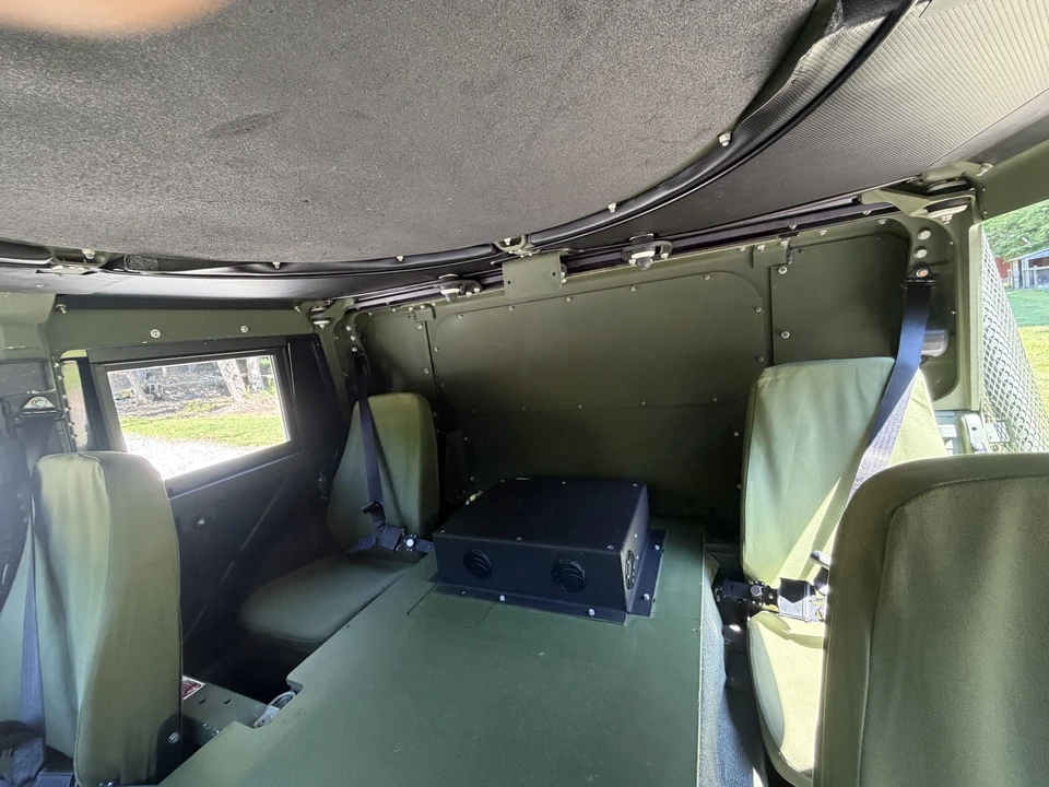 2010 Hummer HMMWV - Image 29 of 31