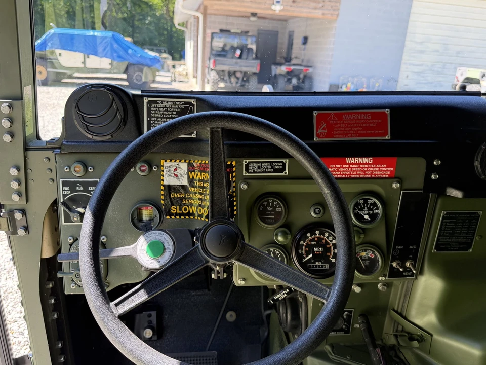 2010 Hummer HMMWV - Image 24 of 31