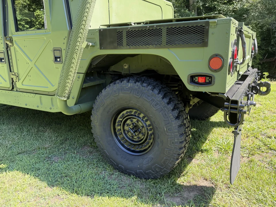 2010 Hummer HMMWV - Image 12 of 31
