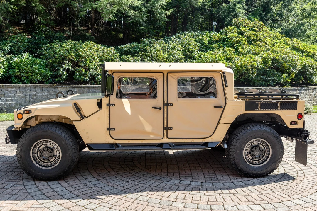 2010 Hummer HMMWV - Image 2 of 31