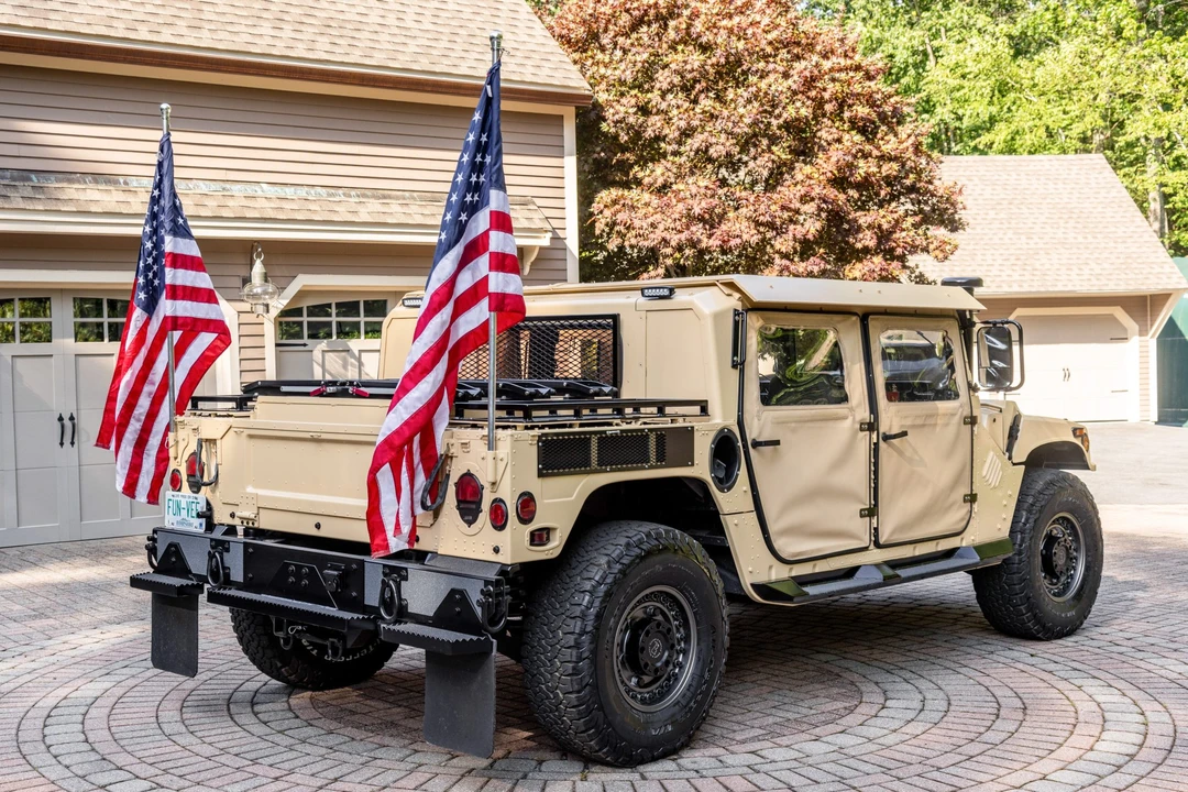 2010 Hummer HMMWV - Image 5 of 31