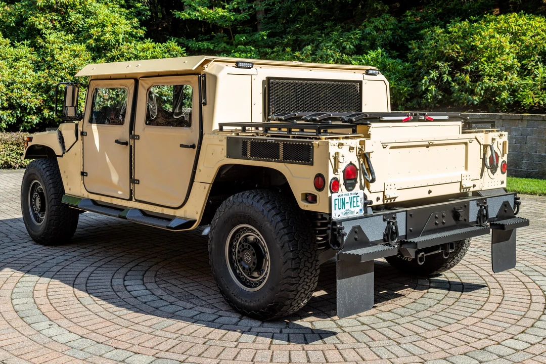 2010 Hummer HMMWV - Image 3 of 31