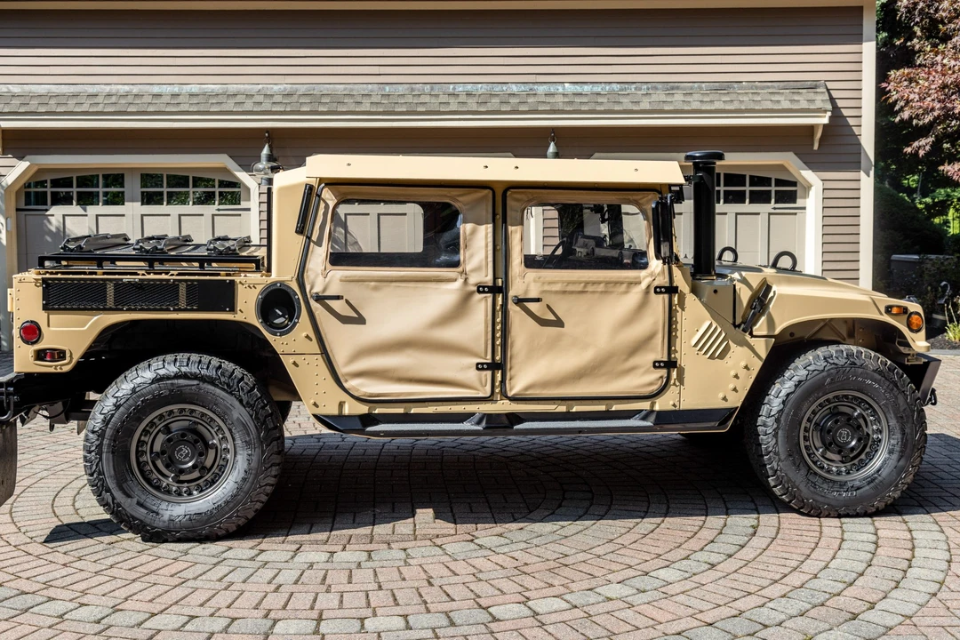2010 Hummer HMMWV - Image 7 of 31