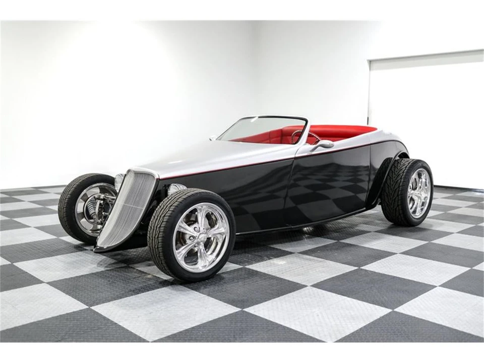 2010 - Image 3 of 25