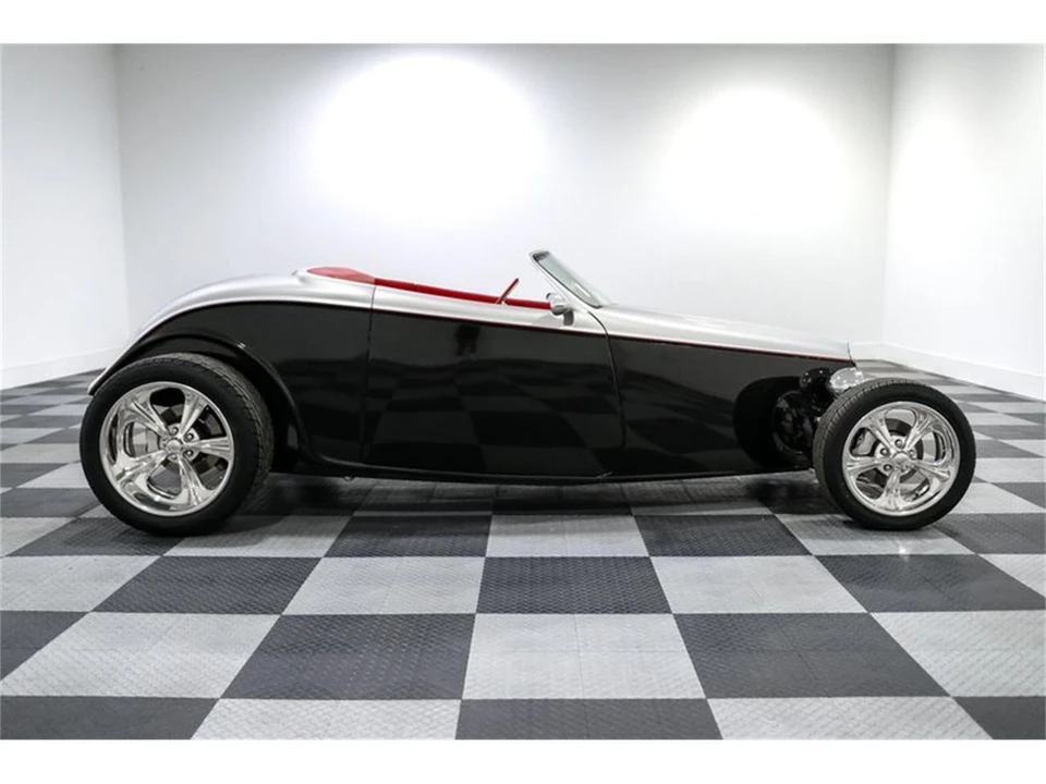 2010 - Image 8 of 25