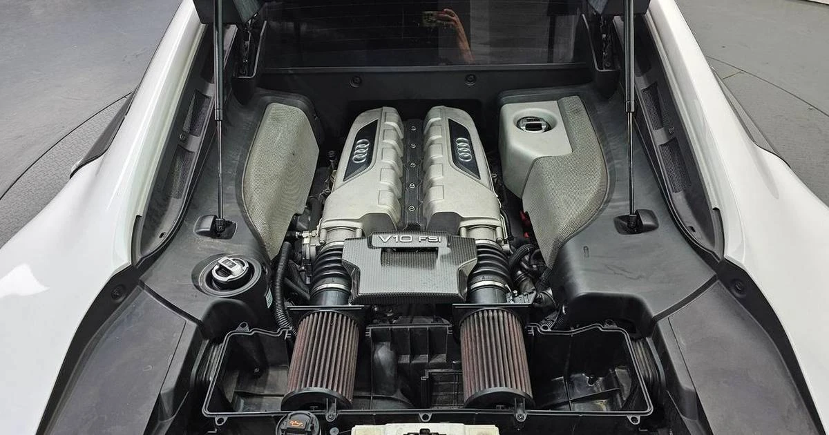 2010 Audi 42 R8 - Image 19 of 19