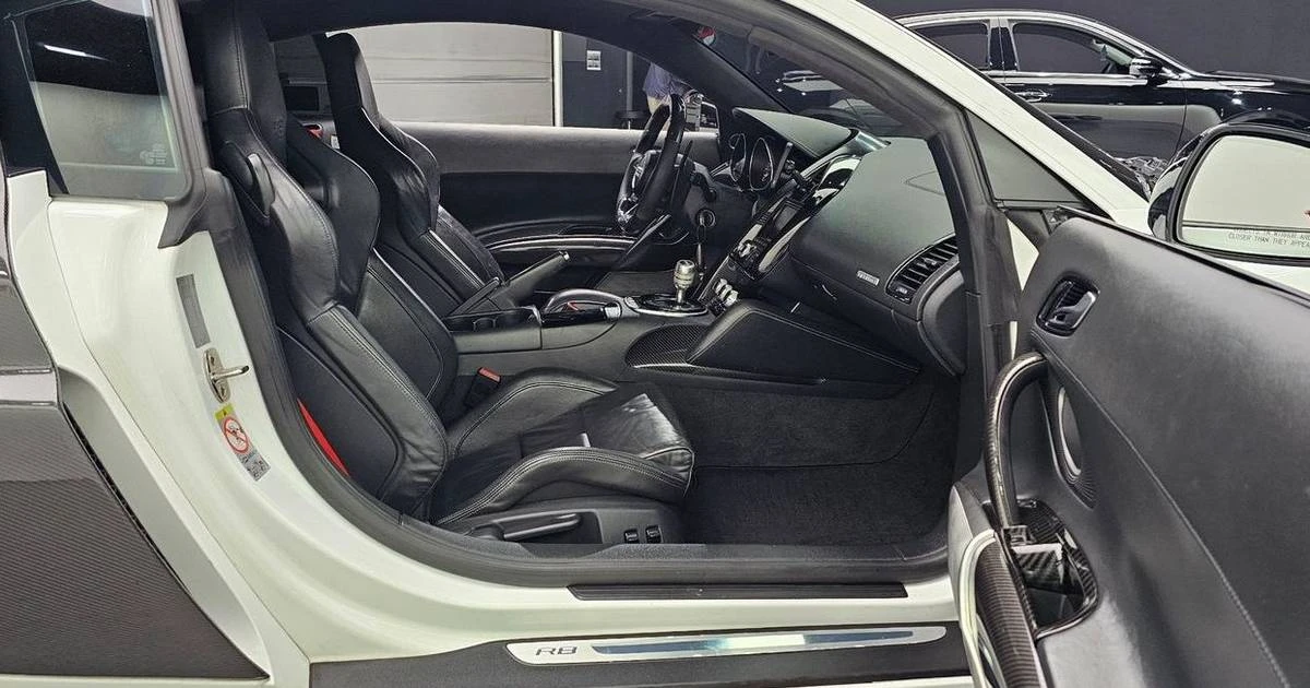 2010 Audi 42 R8 - Image 10 of 19