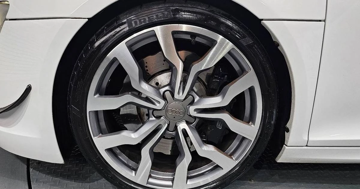 2010 Audi 42 R8 - Image 15 of 19