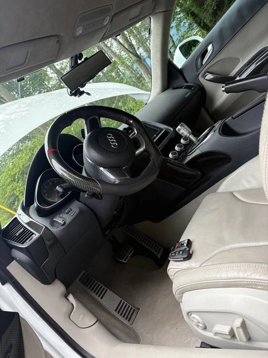 2010 Audi 42 R8 - Image 16 of 19