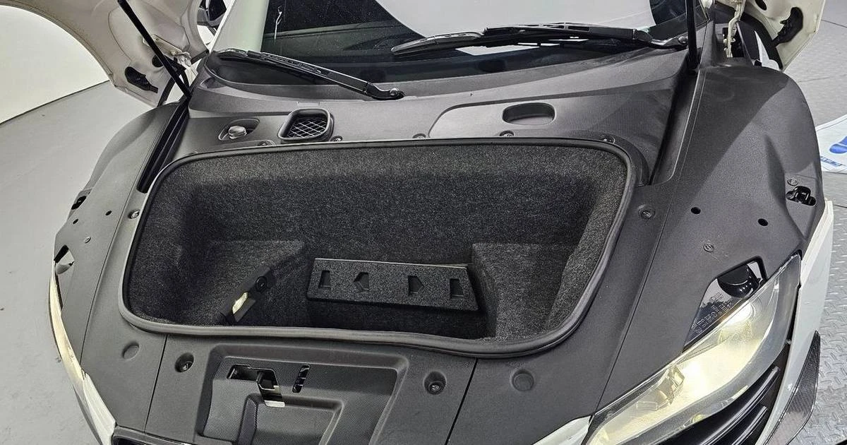 2010 Audi 42 R8 - Image 14 of 19