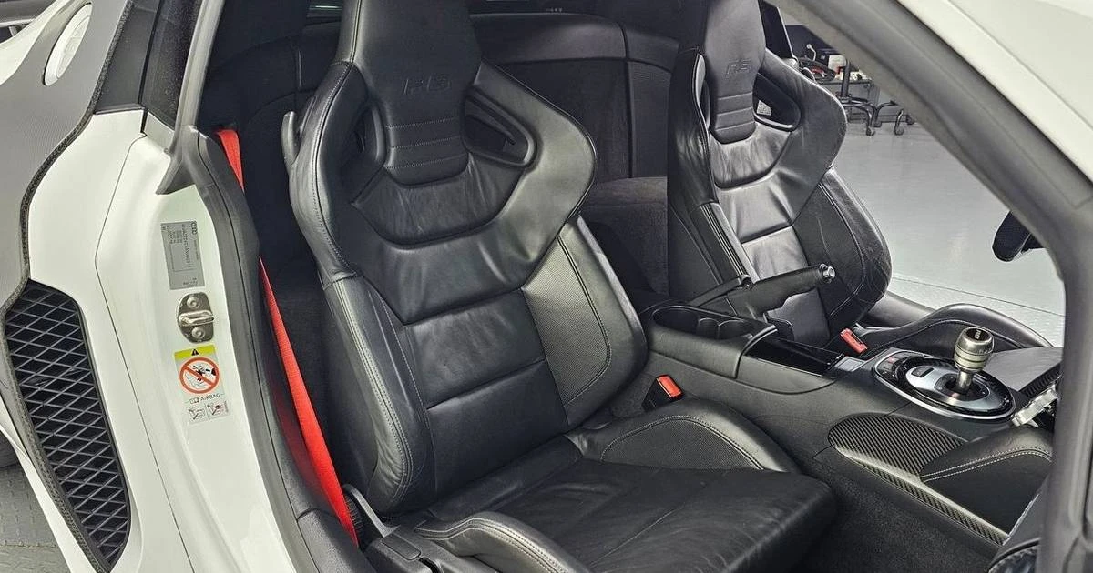 2010 Audi 42 R8 - Image 2 of 19