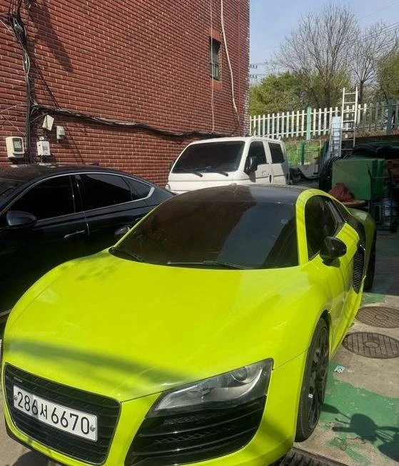 2010 Audi 42 R8 - Image 7 of 13