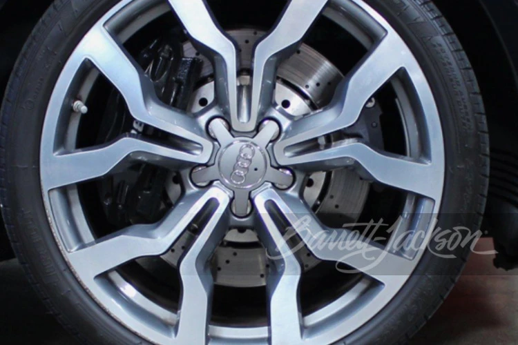 2010 Audi 42 R8 - Image 16 of 17