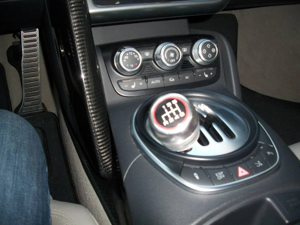 2010 Audi 42 R8 - Image 3 of 6