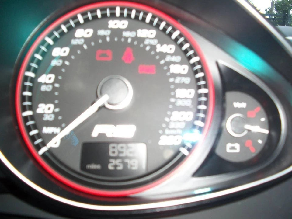 2010 Audi 42 R8 - Image 6 of 6