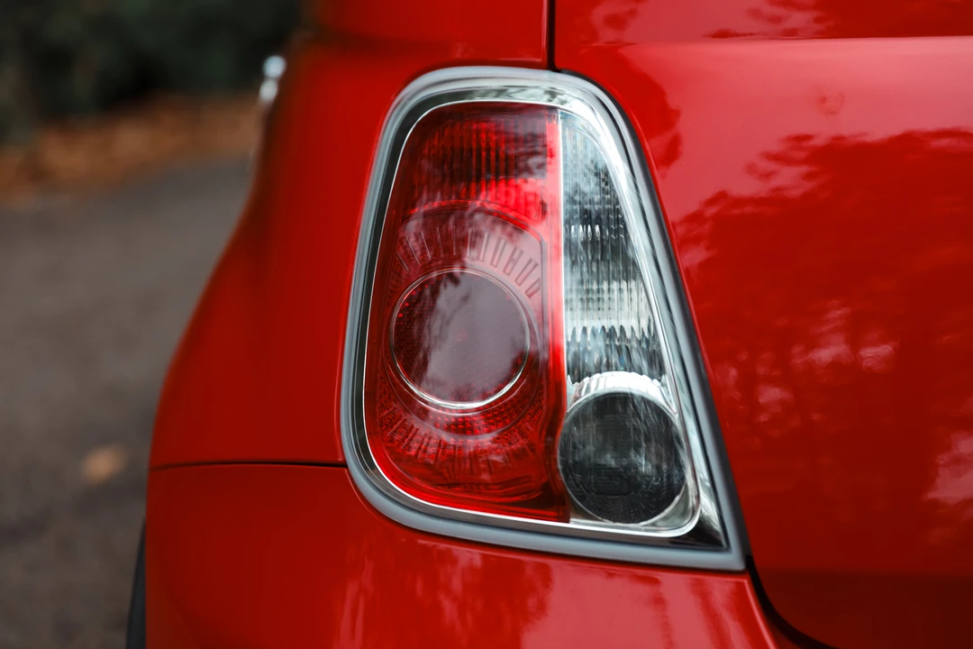 2010 Fiat Abarth 500 - Image 16 of 31