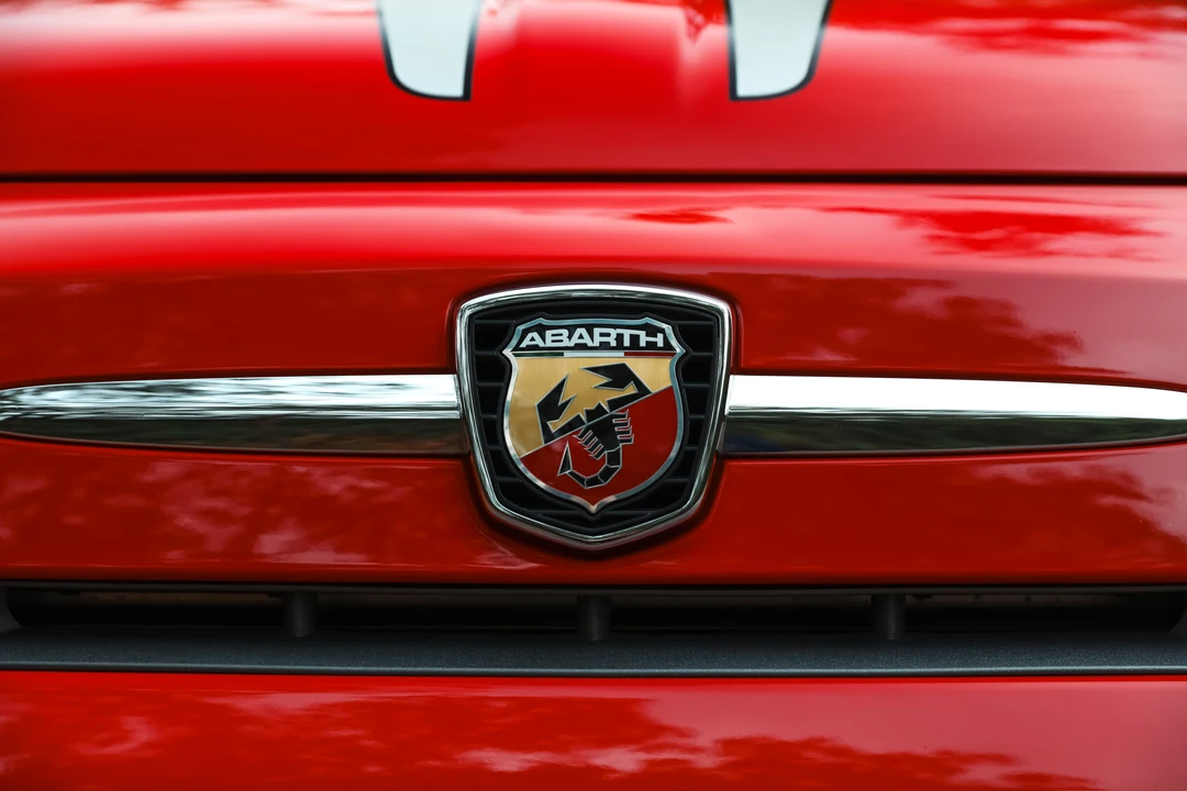 2010 Fiat Abarth 500 - Image 25 of 31
