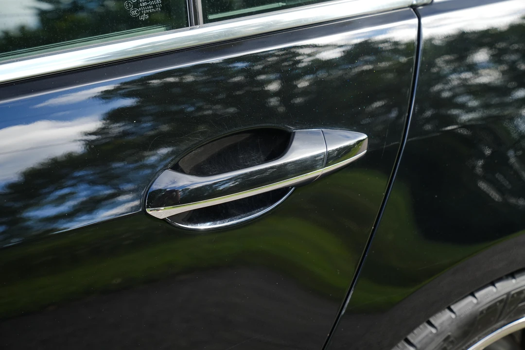 2010 Acura RL 2nd Gen - Image 30 of 31