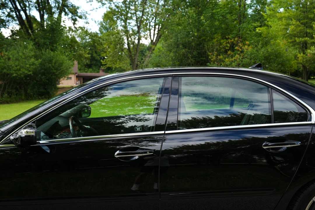 2010 Acura RL 2nd Gen - Image 25 of 31