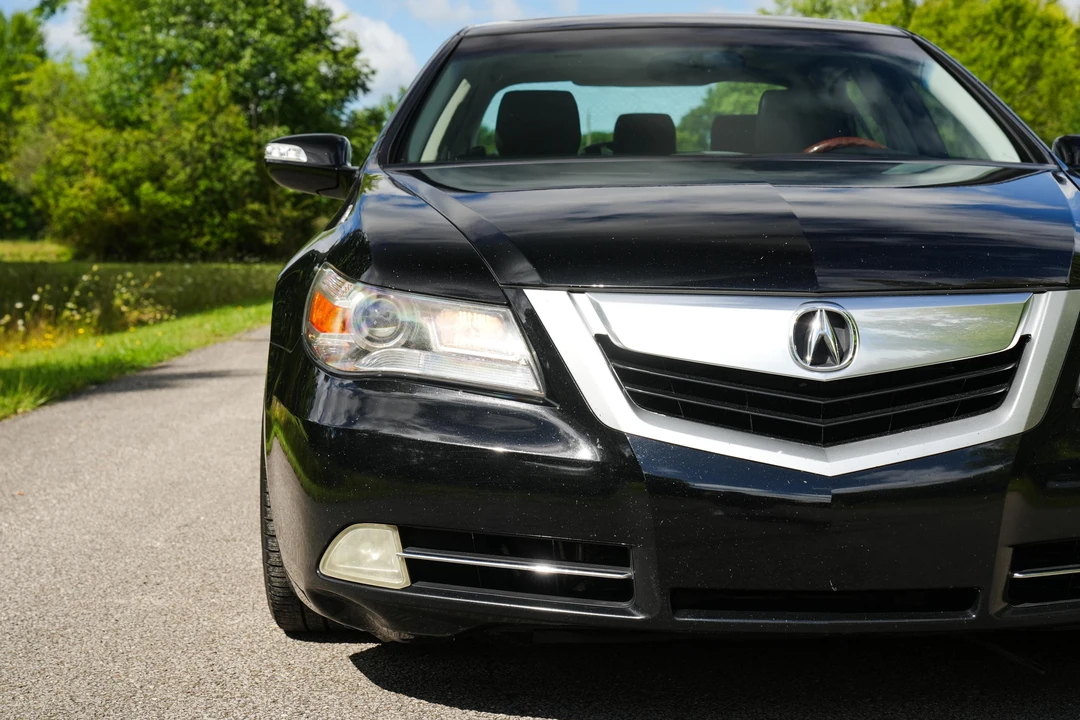 2010 Acura RL 2nd Gen - Image 13 of 31