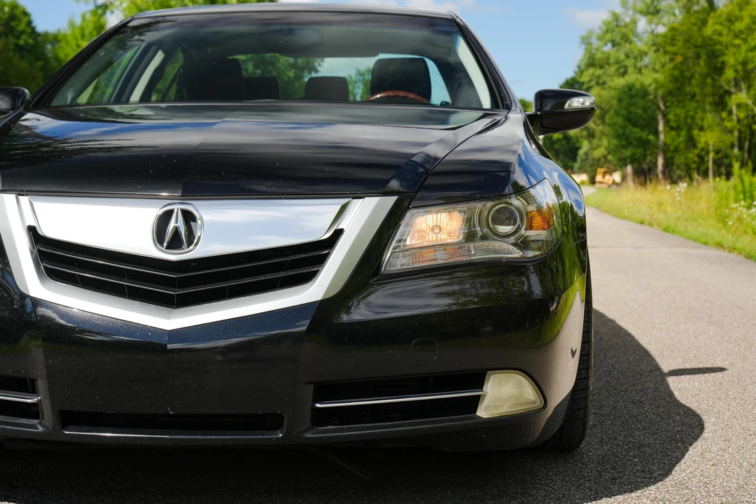 2010 Acura RL 2nd Gen - Image 18 of 31