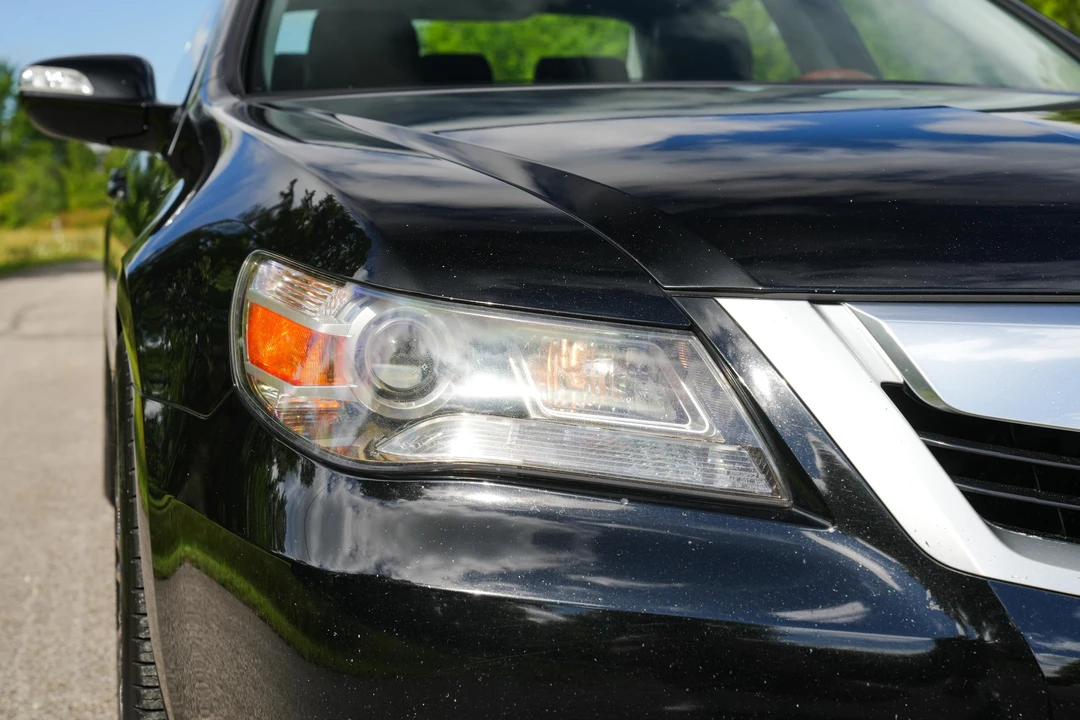 2010 Acura RL 2nd Gen - Image 14 of 31