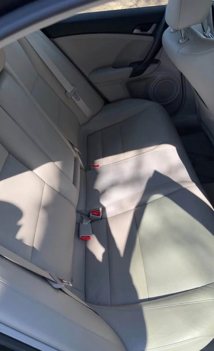 2010 Acura ILX - Image 6 of 7