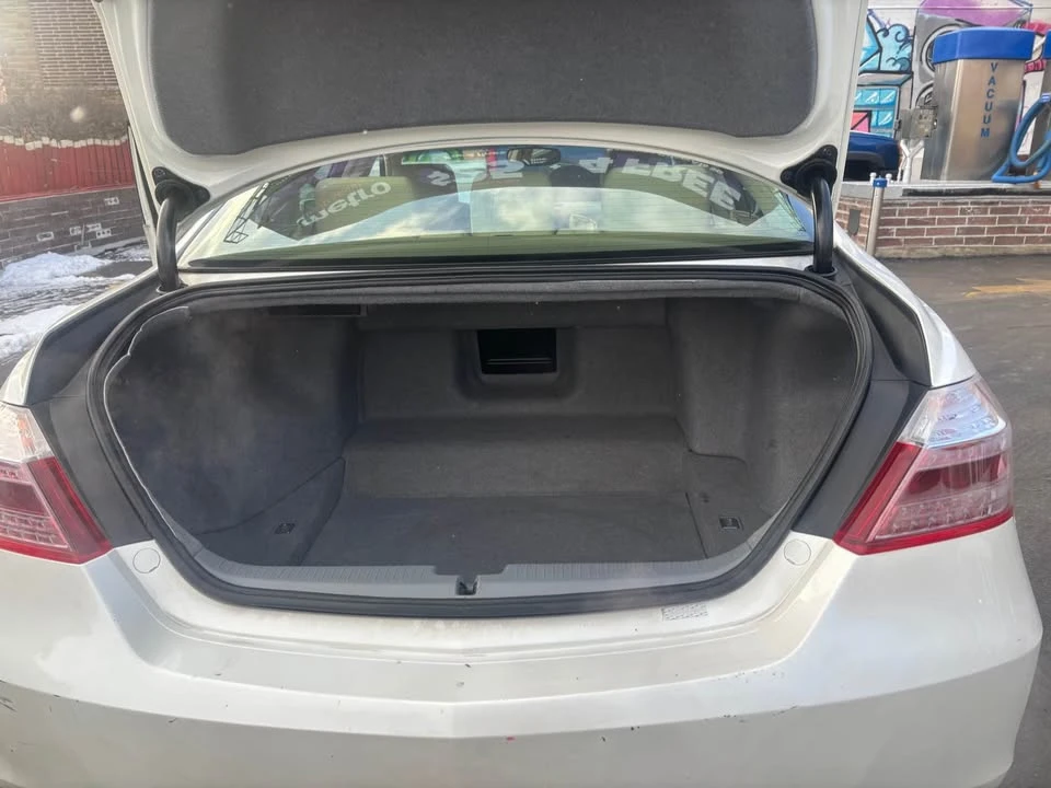2010 Acura RL 2nd Gen - Image 4 of 13
