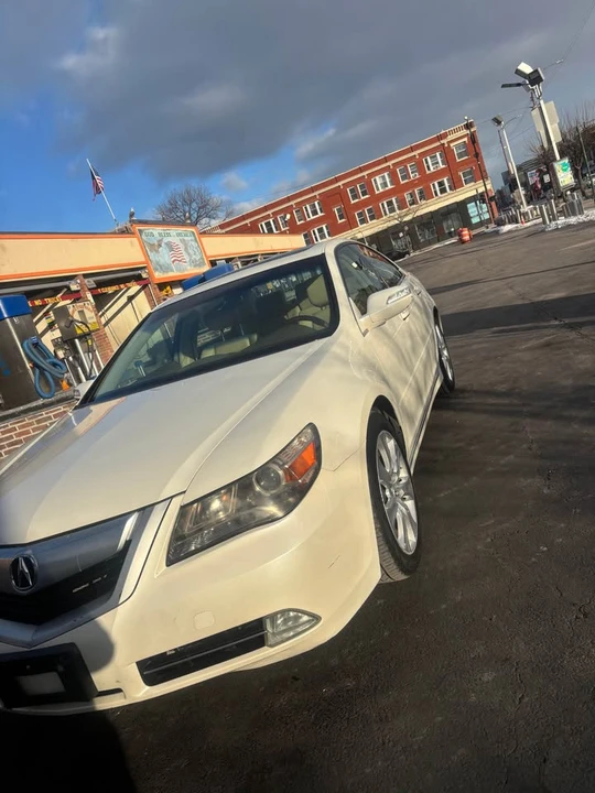 2010 Acura RL 2nd Gen - Image 11 of 13