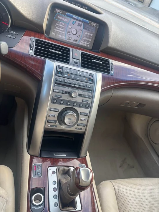 2010 Acura RL 2nd Gen - Image 10 of 13