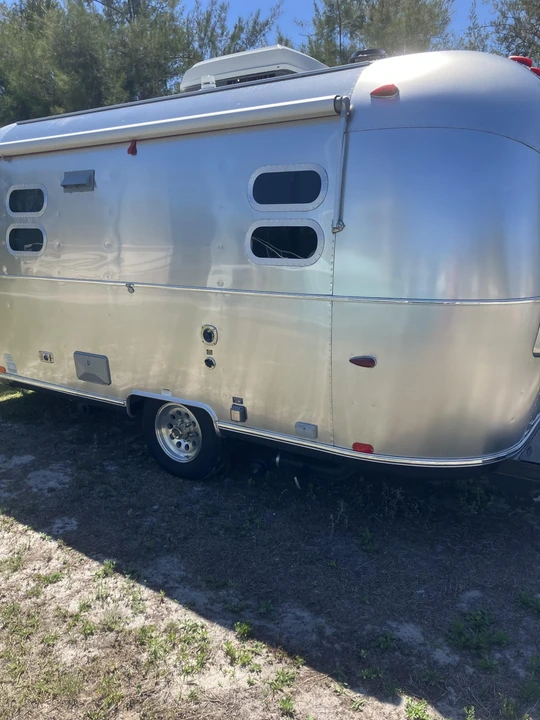 2010 Airstream - Image 12 of 31
