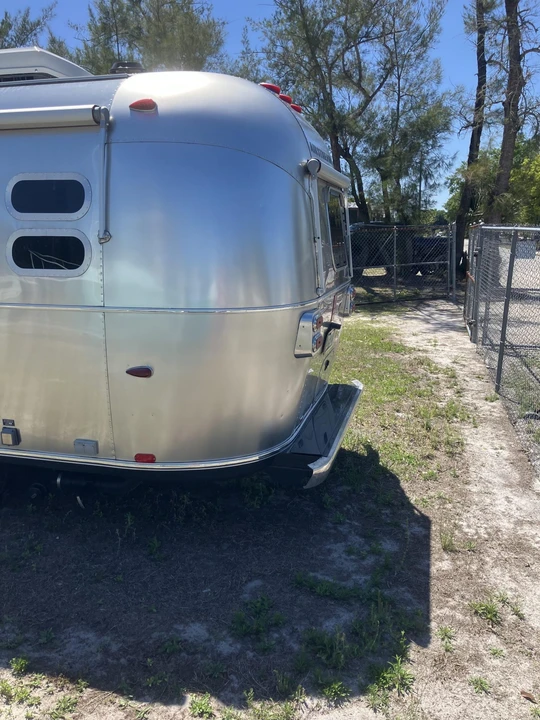 2010 Airstream - Image 14 of 31
