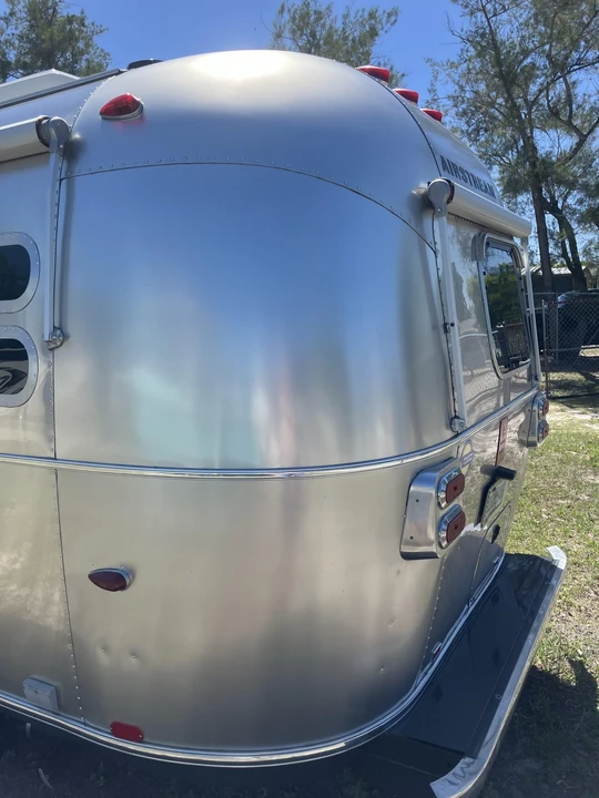 2010 Airstream - Image 15 of 31