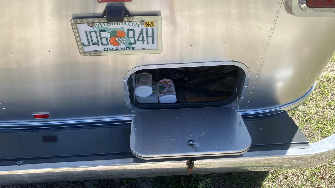 2010 Airstream - Image 23 of 31