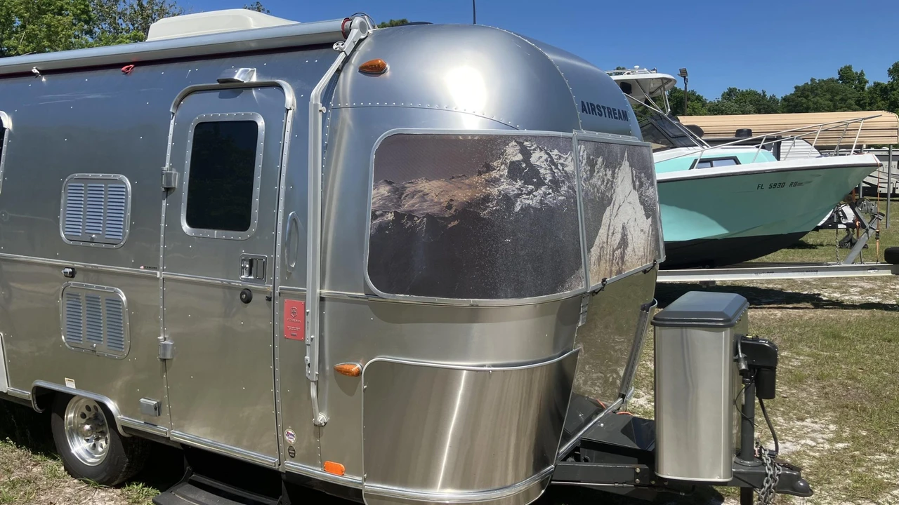 2010 Airstream - Image 10 of 31