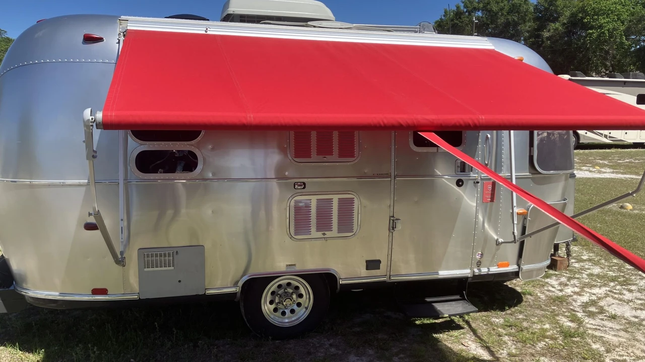2010 Airstream - Image 7 of 31