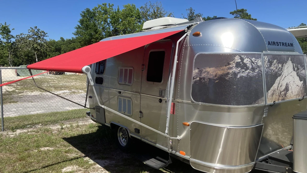 2010 Airstream - Image 5 of 31