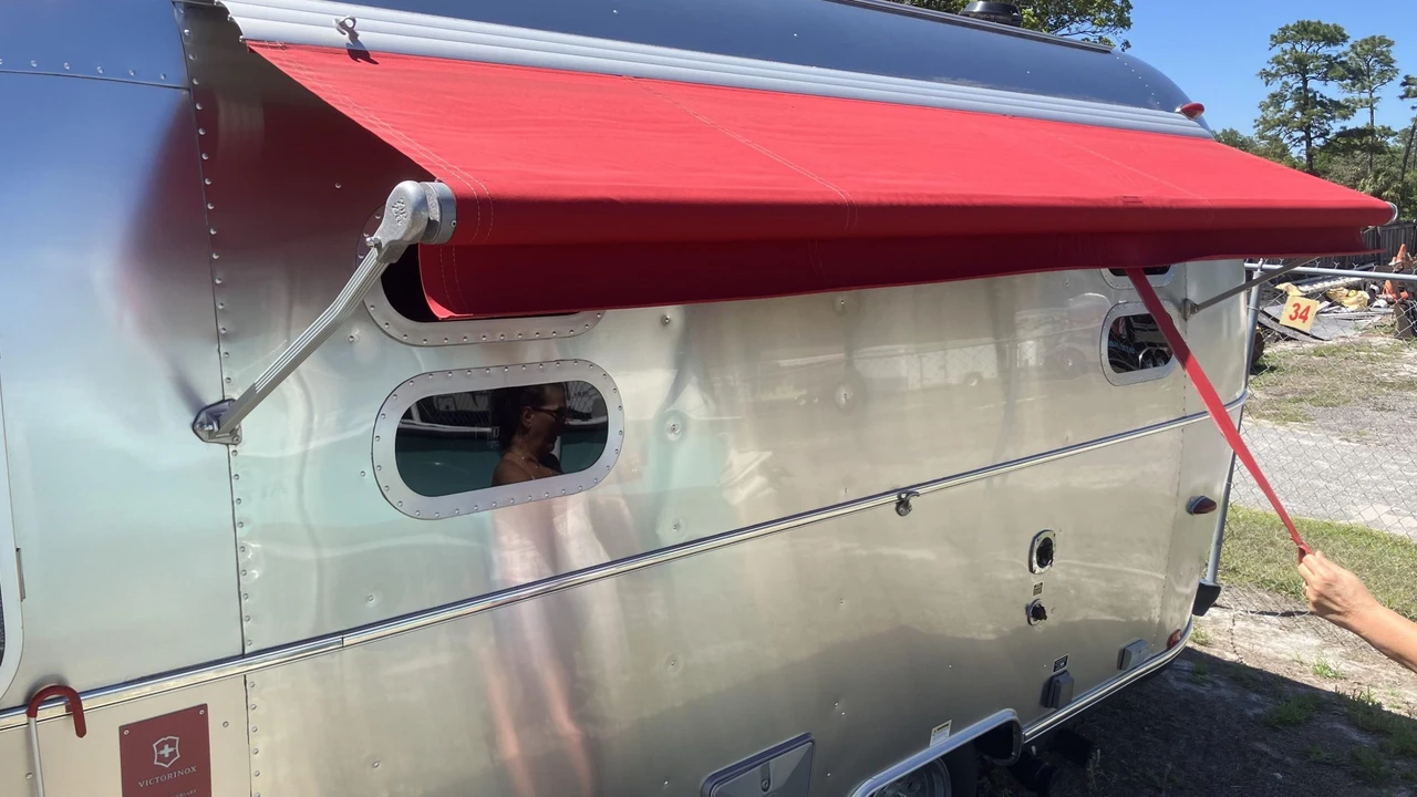 2010 Airstream - Image 18 of 31