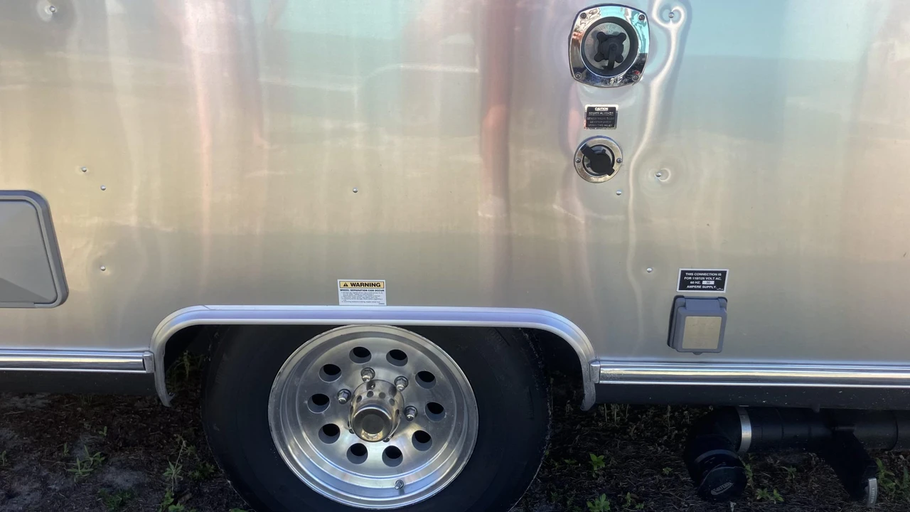 2010 Airstream - Image 28 of 31