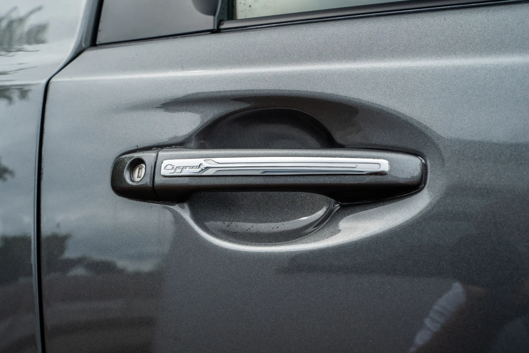 2010 Aston Martin - Image 30 of 31