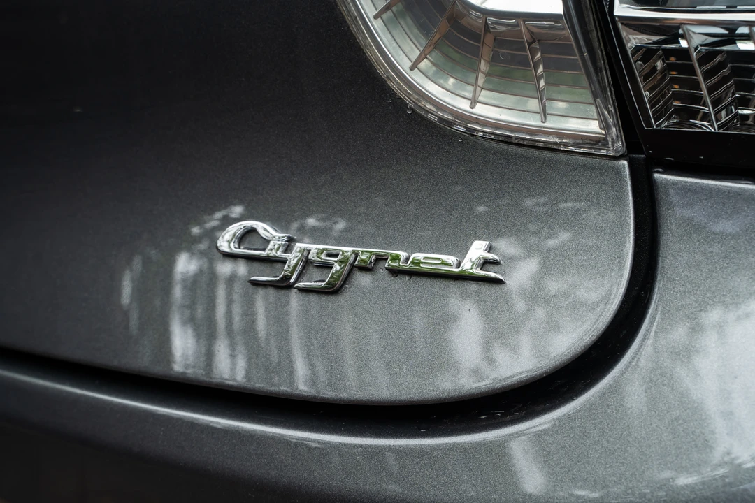 2010 Aston Martin - Image 20 of 31