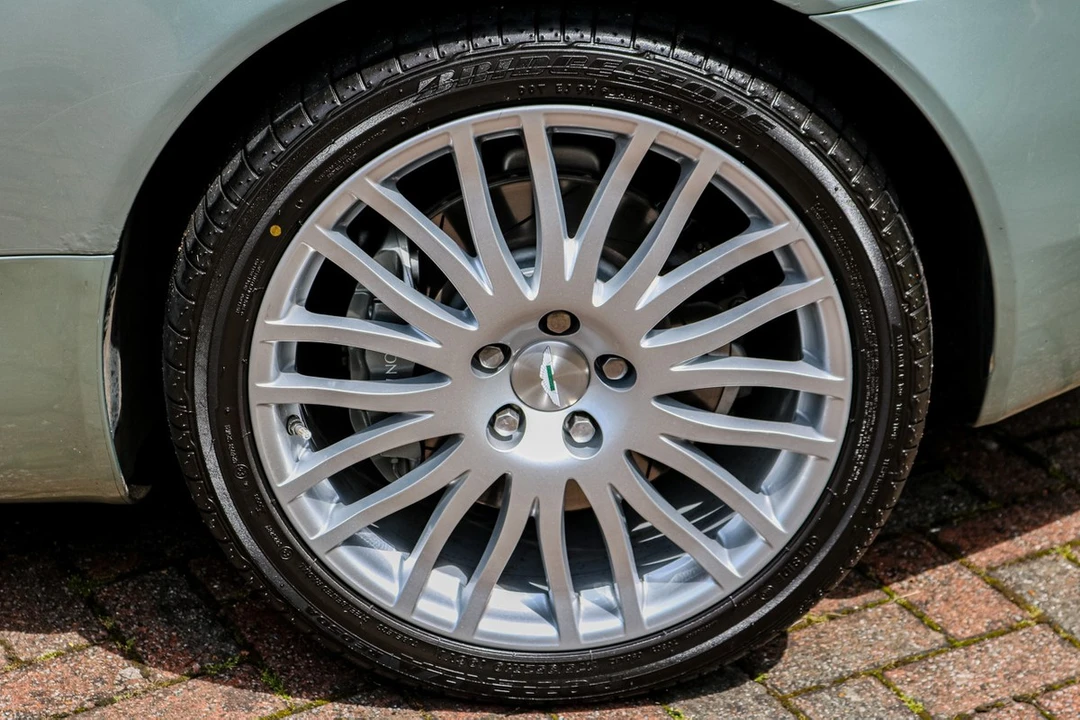 2010 Aston Martin DB9 - Image 14 of 30