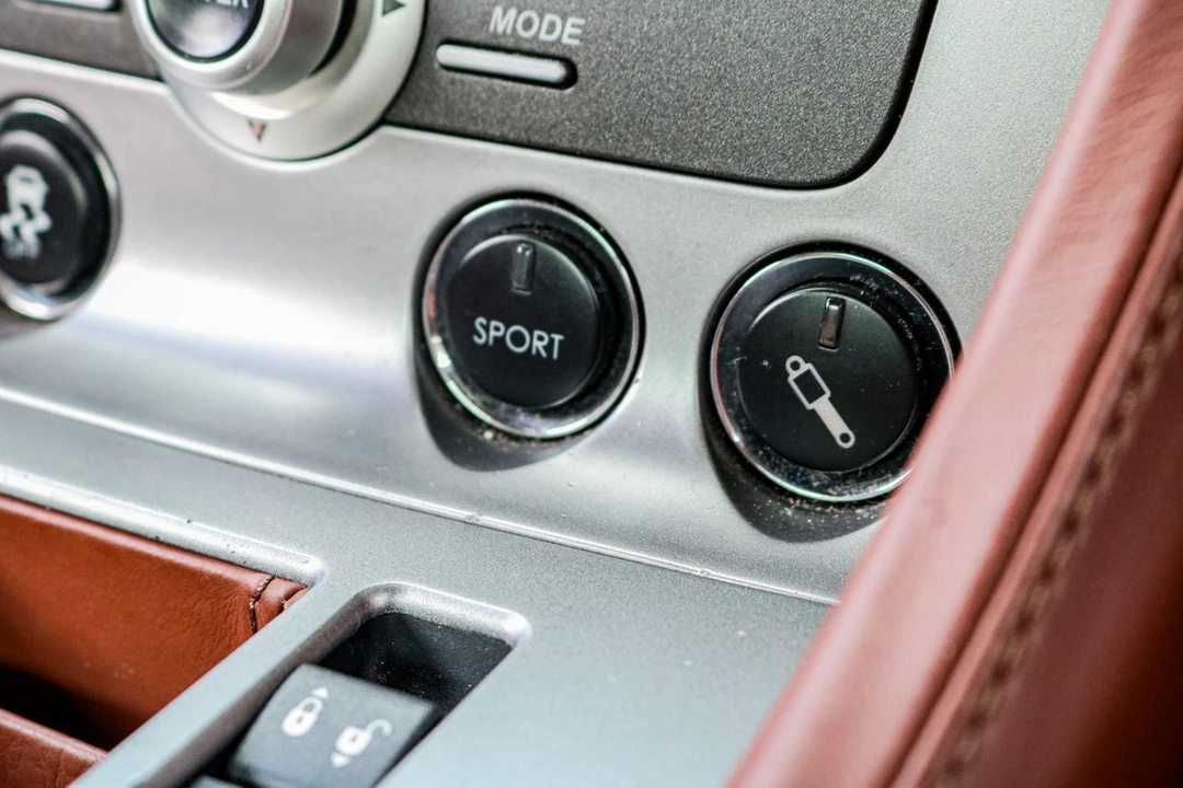 2010 Aston Martin DB9 - Image 24 of 30