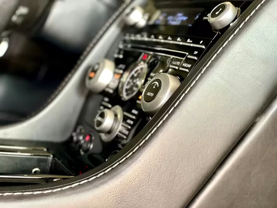 2010 Aston Martin DBS (2008-2012) - Image 27 of 31