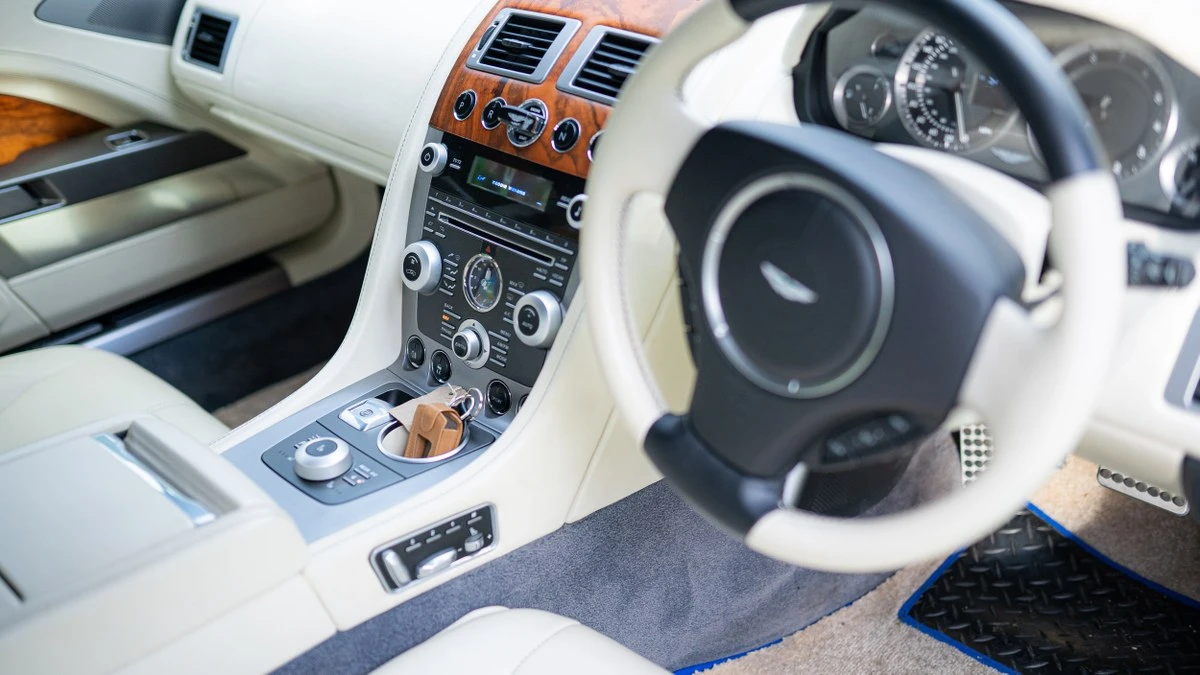 2010 Aston Martin Rapide - Image 20 of 30