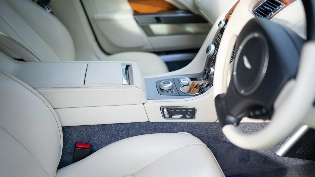 2010 Aston Martin Rapide - Image 21 of 30