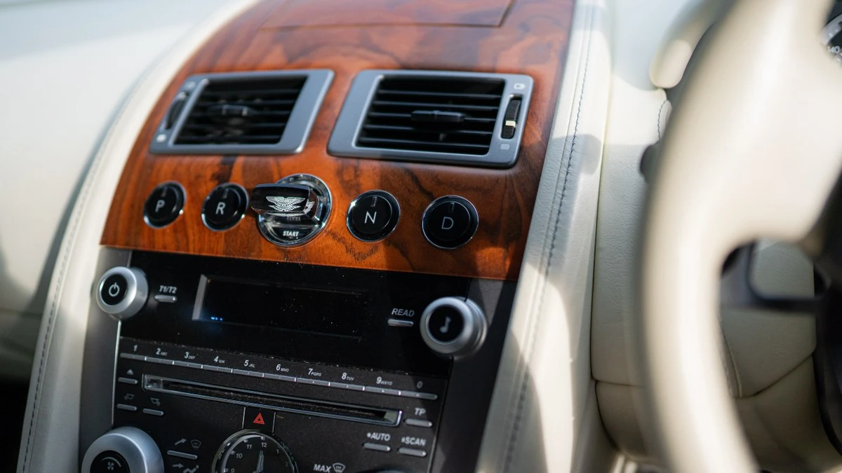 2010 Aston Martin Rapide - Image 23 of 30