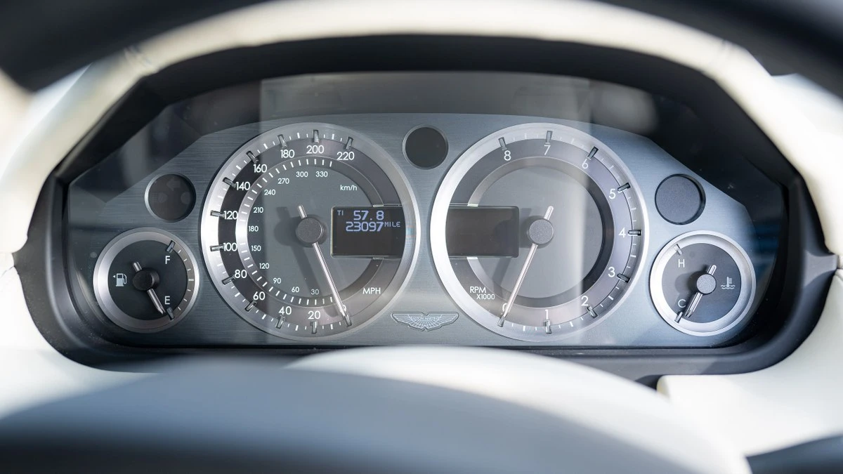 2010 Aston Martin Rapide - Image 22 of 30